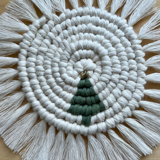 Macrame Christmas coaster white with green tree detail